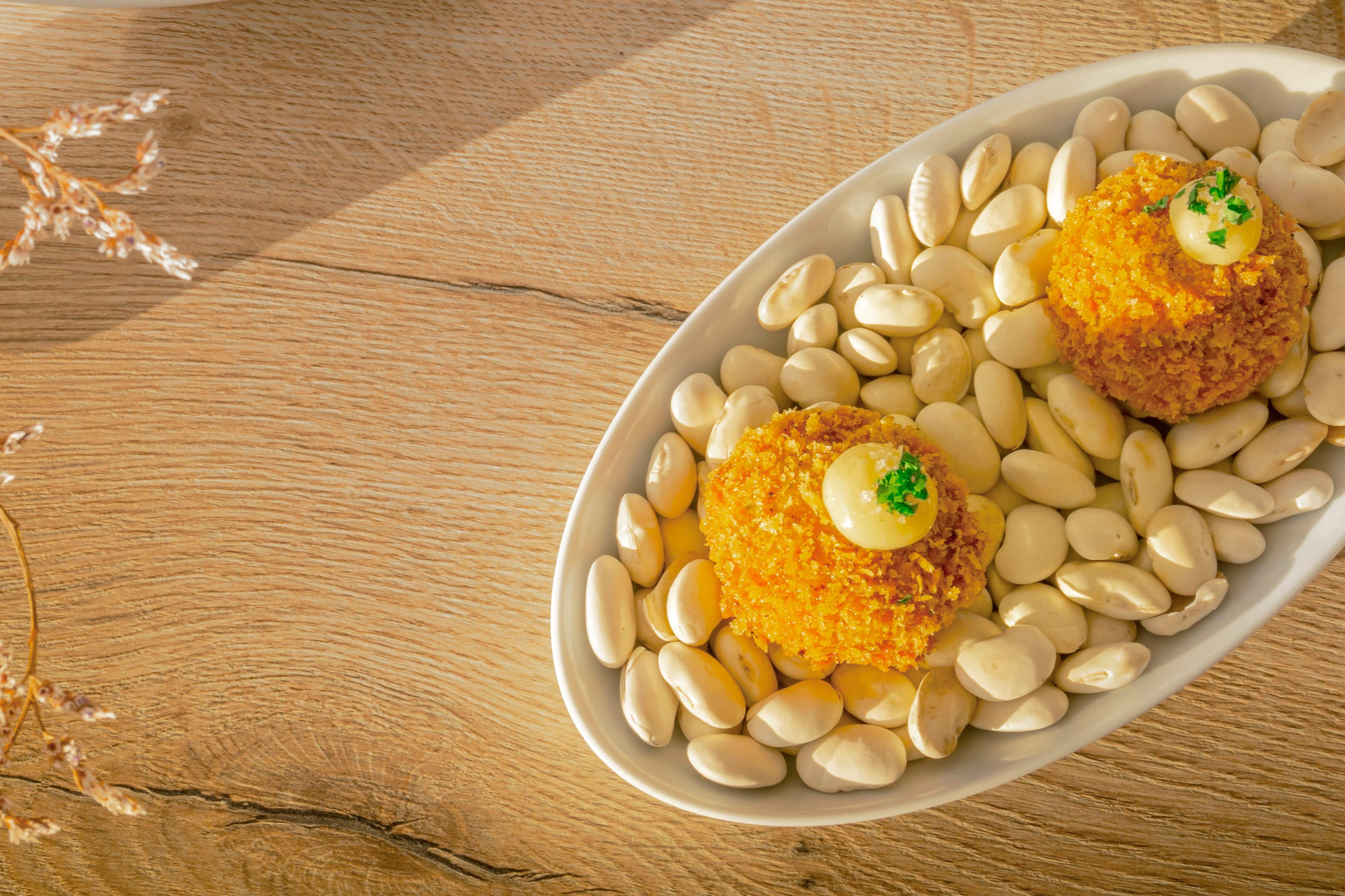 Croquetes de alheira com gel de mostarda